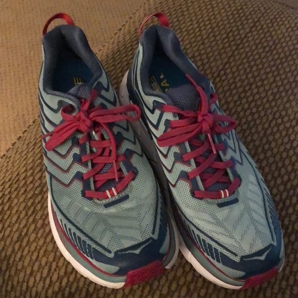 hoka neutral running shoe